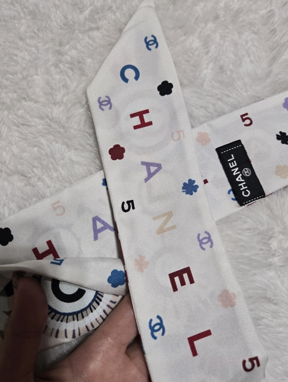 🔥 Chanel Silk CC Slim Bandeau Scarf White Multicolor 🔥 - Picture 7 of 8